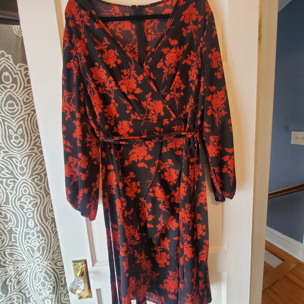 Plus Size V Neck Long Sleeve Red and Black Flower Dress